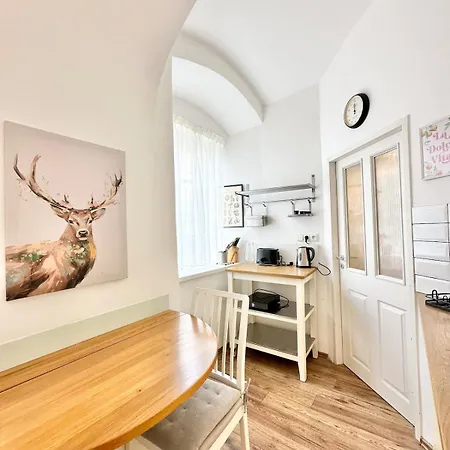 The Little Peaceful Retreat * Praag